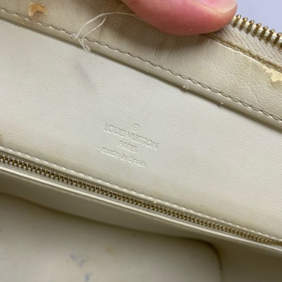 Louis Vuitton vernis  Cream and Brown Shoulder Bag - Picture 14 of 15